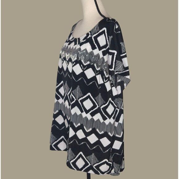 Lane Bryant Black and White Top with Geometric Print and Beading Size 26/28 - Picture 3 of 6